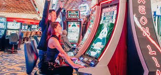 Tampilan Live Schedule platform lagunaslot dengan berbagai meja blackjack, roulette, dan baccarat